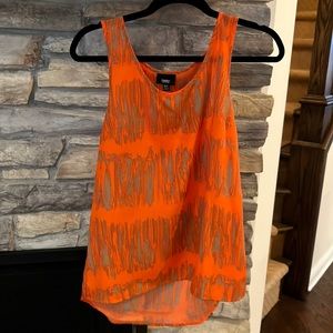 Great condition fun top can be worn casual and dressed up